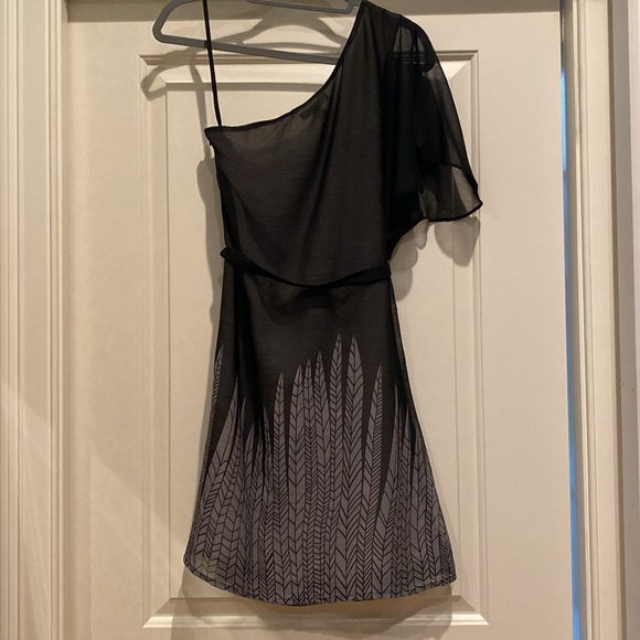 Hive and Honey one shoulder dress. Size XS - Picture 4 of 4